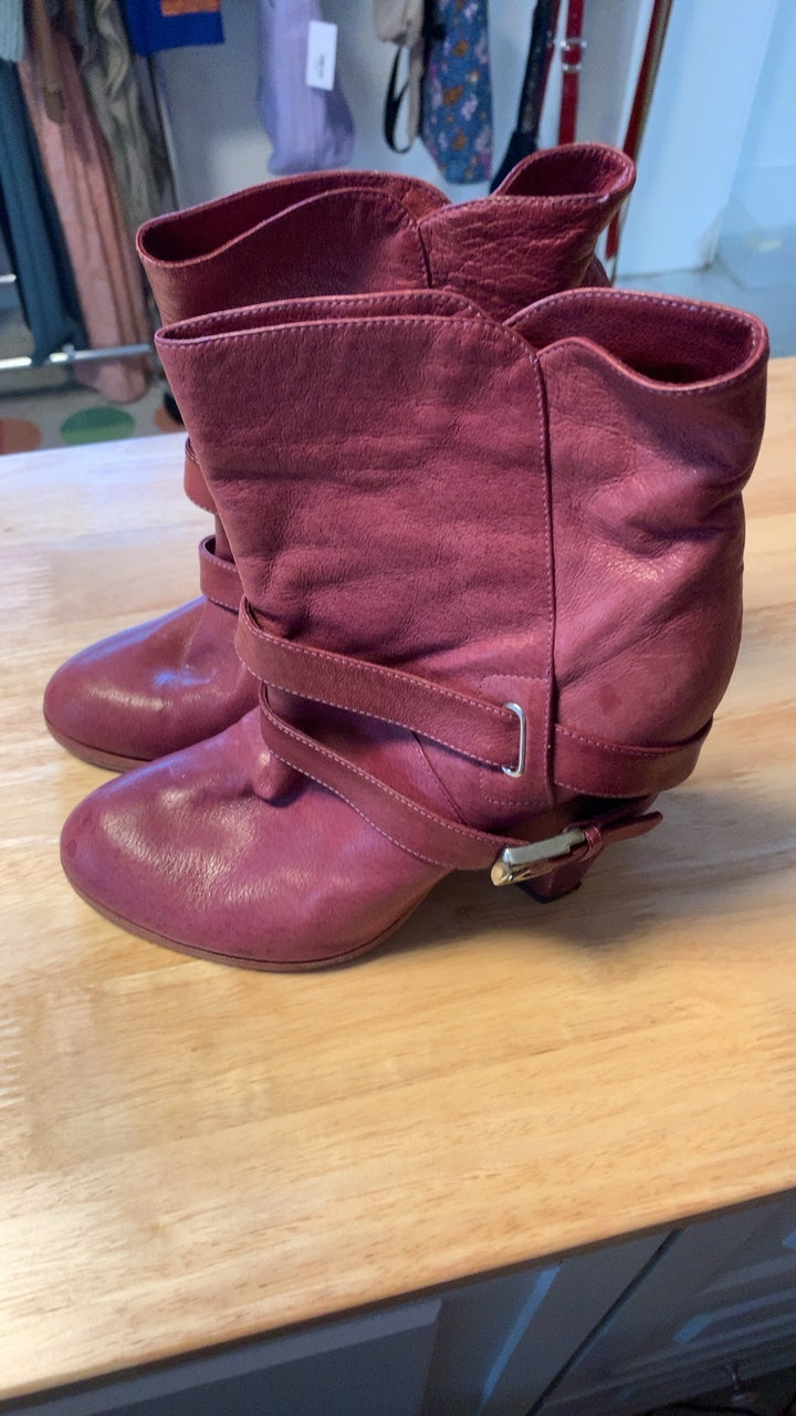 Marc by Marc Jacobs Purplish Booties / Size: 39/8