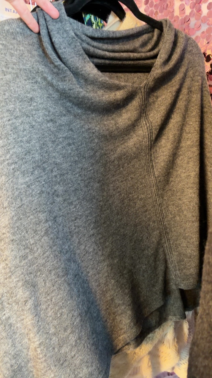 Cashmere Blend Poncho in Grey / Size: M/L