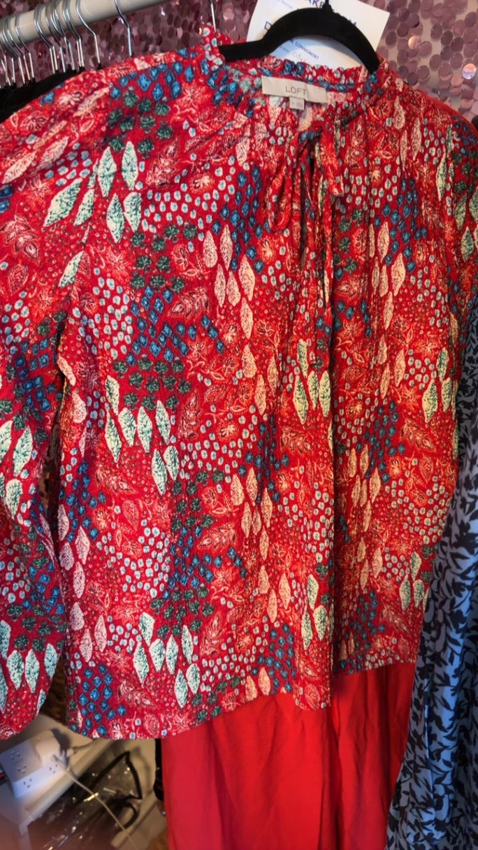 LOFT Tie Neck Shirt in Red / Size: M