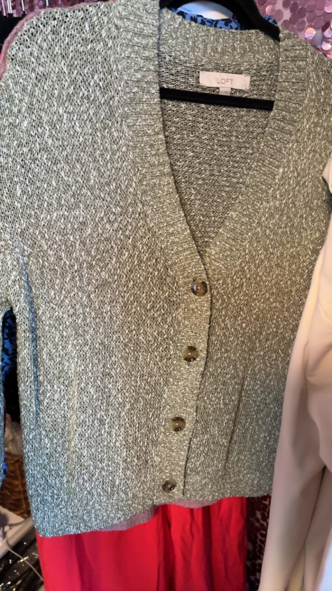 LOFT Sweater in Sage / Size: L