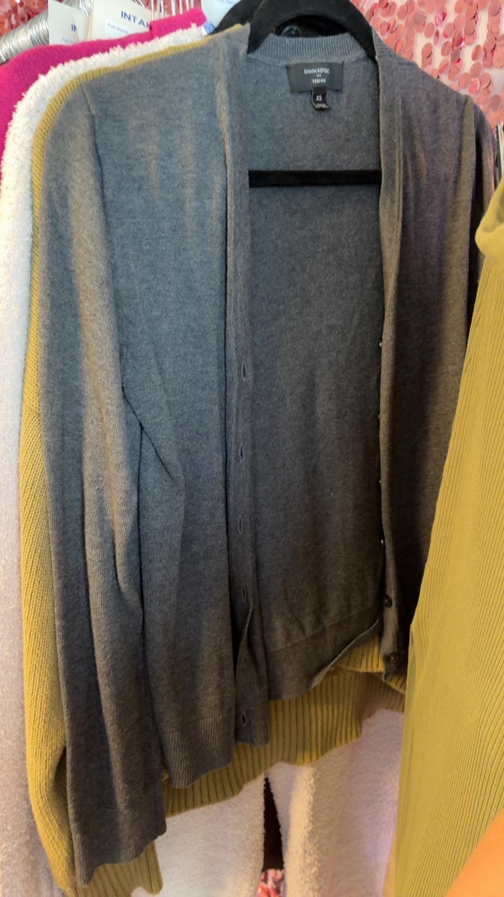 Banana Republic Cardigan in Grey / Size: XS
