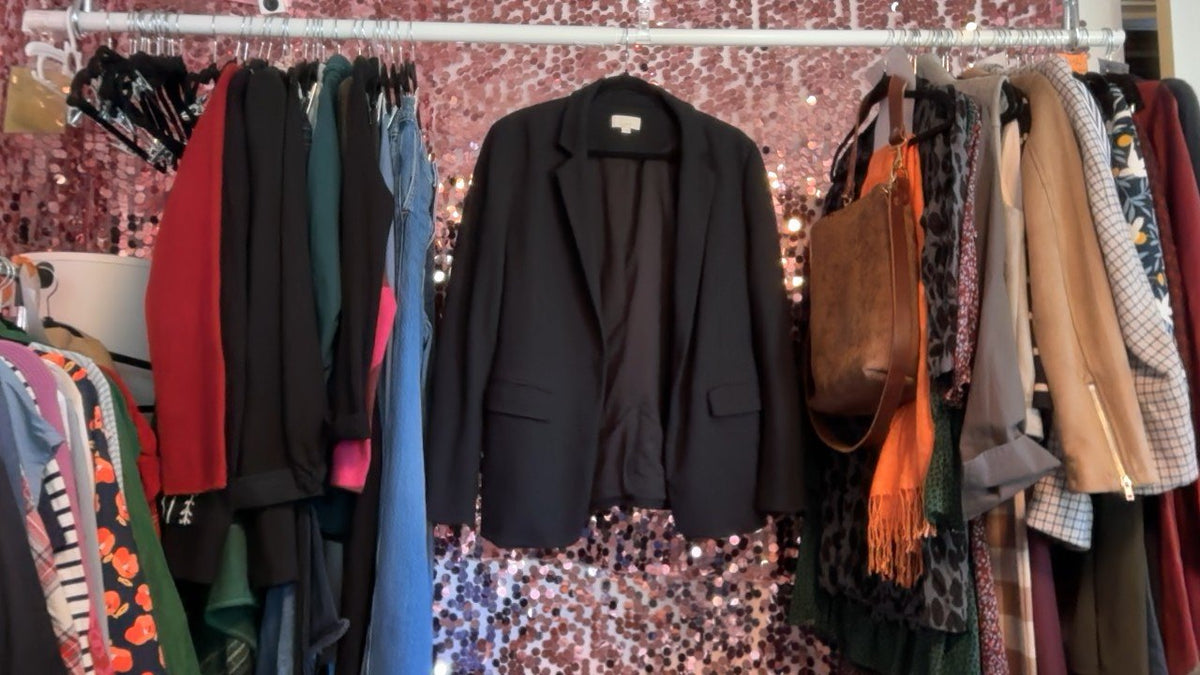 LOFT Stretch Blazer in Black / Size: 14/L