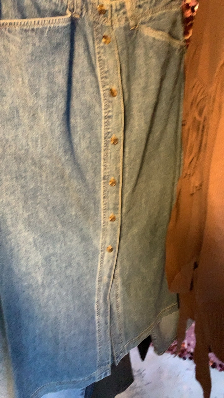Jones New York Button Up Denim Skirt/ Size: 10/M