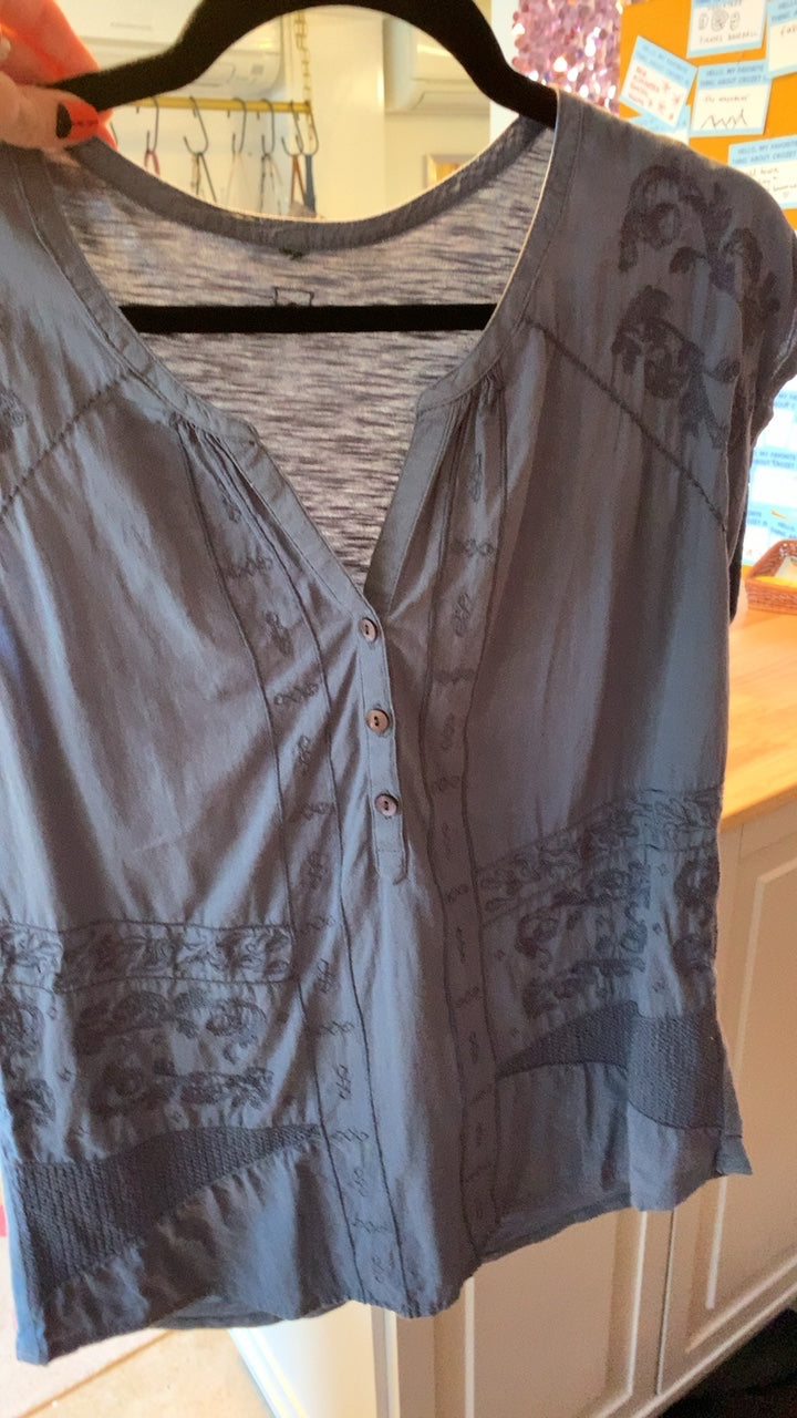 Kuhl Embrodiered Top / Size: Fits like a M